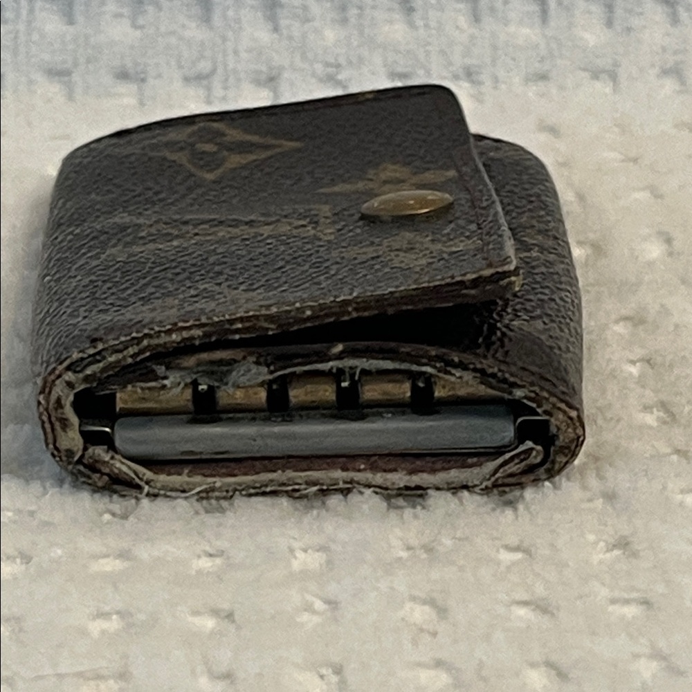 Louis Vuitton 4 Hook Key Holder - Picture 7 of 13